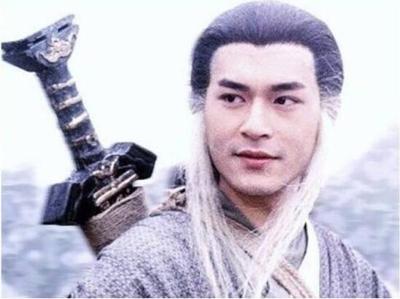 3版《神雕》中杨过的"玄铁重剑",网友:这就是原装,高仿,拼夕夕的区别?
