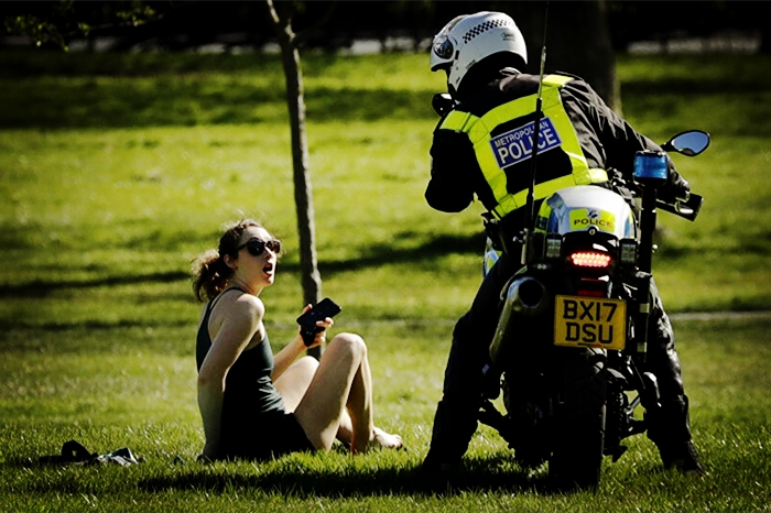据英国《卫报》报道，英国警方日