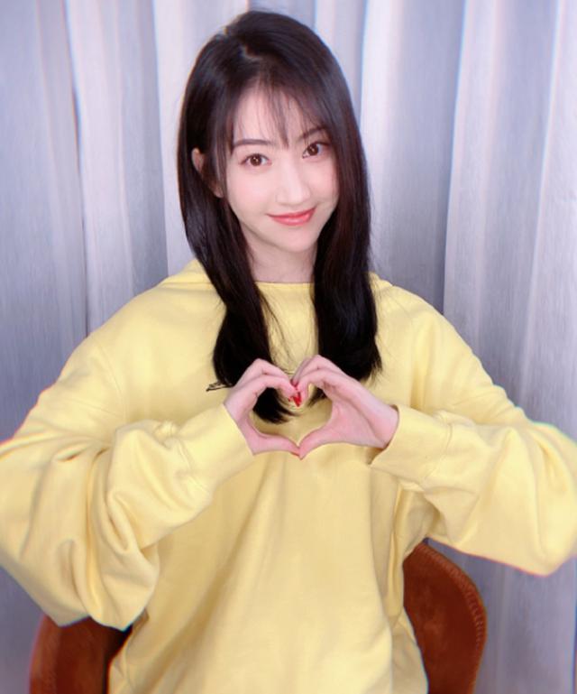 景甜的"少女装"要火:32岁的身体16岁的脸,这次真的好纯