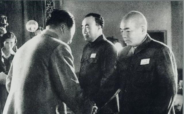 1974年 专案组问浦安修 元帅病重 你是否去看看他 她摇摇头 情感资讯 娱乐新闻网