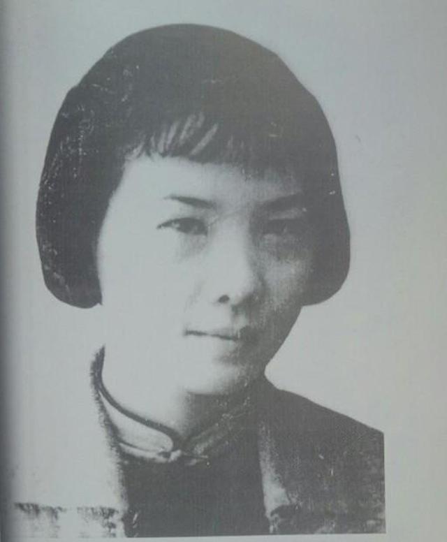 但是,最终,徐悲鸿也没能和孙多慈走到一起,1933年,徐悲鸿去了欧洲,孙