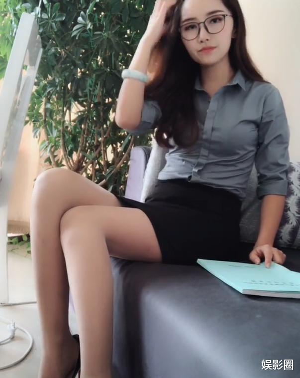 小姐姐ol女秘书装,文艺干净的少女味