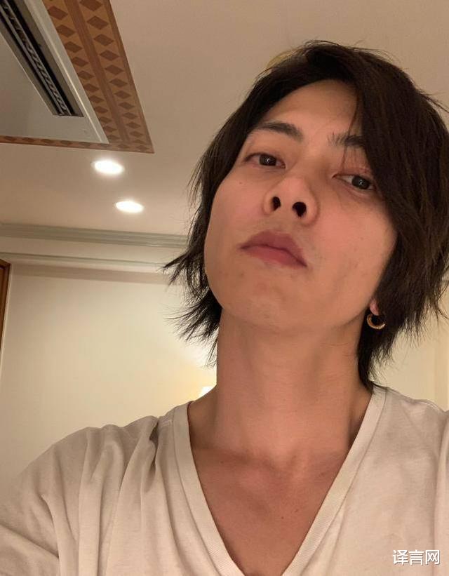 35岁山下智久登杂志封面 黑背心秀健美身材 素颜无滤镜也帅气 国际资讯 八戒游戏