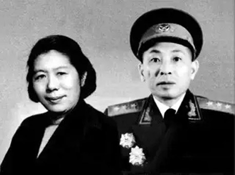 1943年11月，叶飞的夫人王