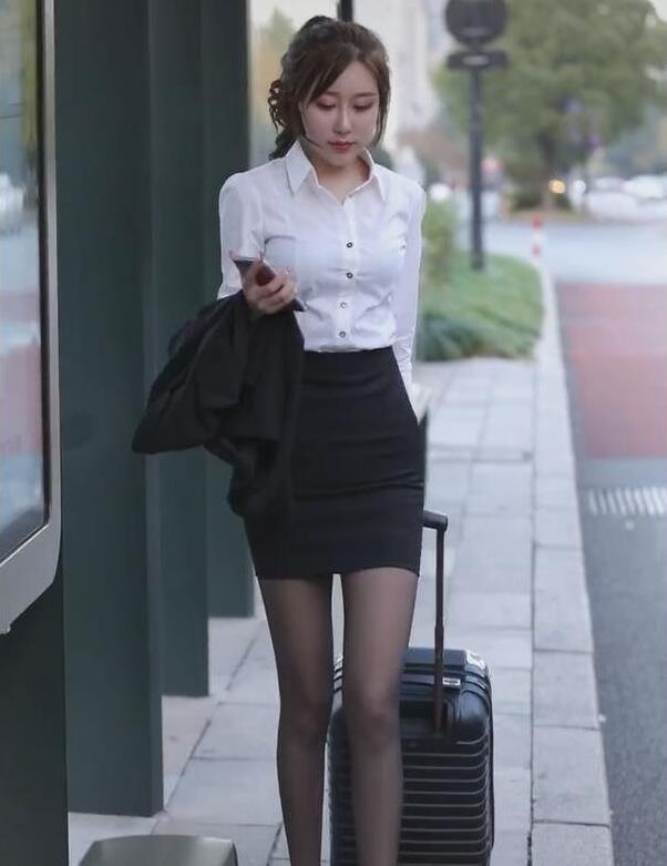 秘书姐姐着急出差,怎么没有专车来接?