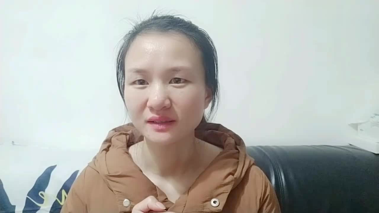 老公患癌晚期，家有两个年幼的孩子，朋友劝她离开，听听她怎么说