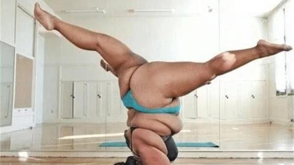 |最柔软的胖子，英国400斤女子酷爱瑜伽：没有什么动作可以难倒我