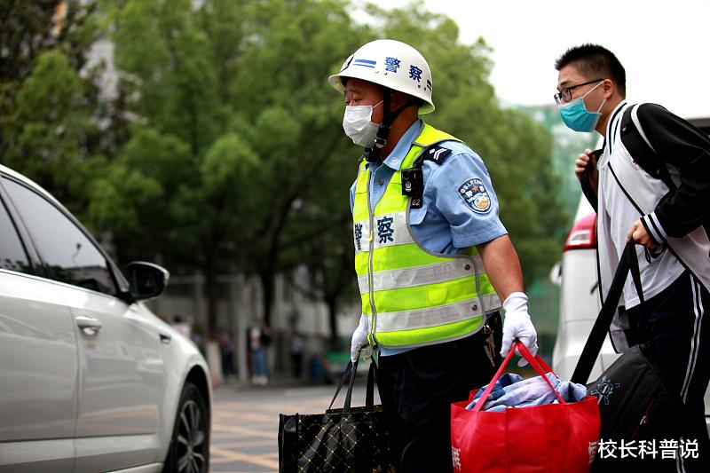 辅警 明明不算警察 工资也不高 为什么还有很多人想做 教育资讯 存满娱乐网