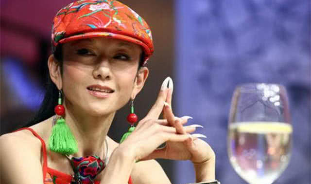 杨丽萍▲杨丽萍年轻时，到底有多漂亮？看完这些旧照后，你就知道啥叫仙女下凡了