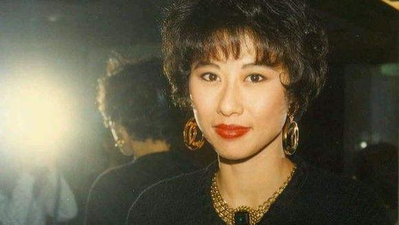 叶倩文说没有王菲红，窦文涛一个故事说明一切，理由还挺现实的！