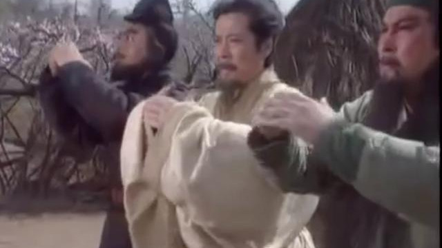 三国小说与电视剧串讲：刘备站在时局风口，成功拉拢关张入伙