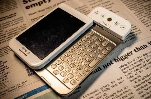 诺基亚|盘点当年那些牛炸天的手机设计！你用过吗？