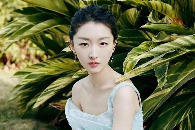 周冬雨一个灵气的中国女演员,虽然年轻但拥有演绎天赋