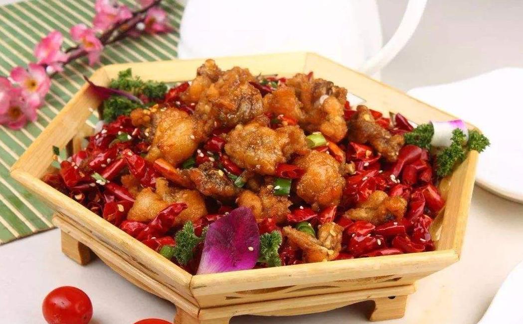 辣子鸡,四川经典菜肴,麻辣爽口略带回甜
