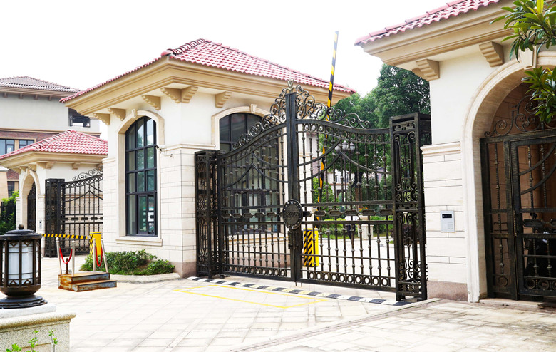 别墅庭院围墙大门的保养方法