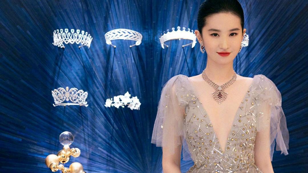 现在不流行羡慕五官？改羡慕颅顶了？