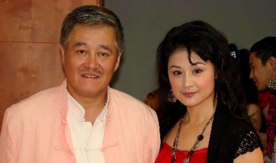 于月仙笔下功夫非常厉害,曾拜赵忠祥为师,书法写出艺术美!