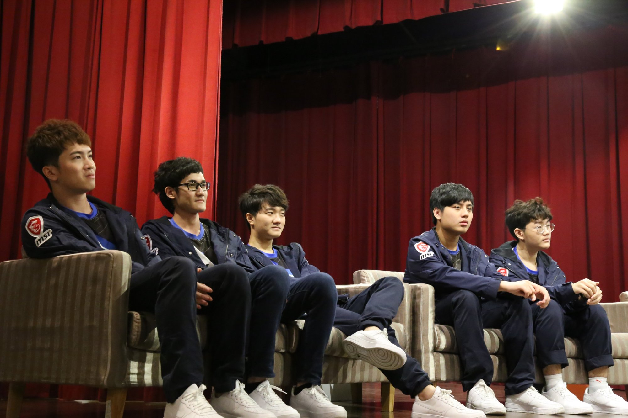s10世界赛 被记者提问jkl和uzi的区别 karsa用65字进行概括 游戏资讯 八戒游戏