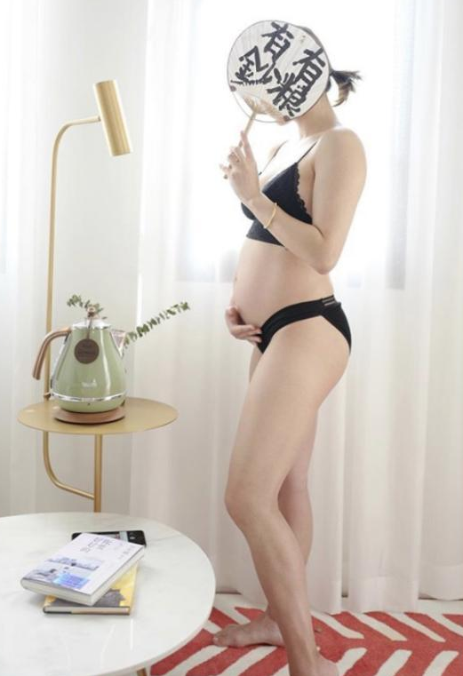何雯娜的孕肚照意外走红,大秀怀胎马甲线,不愧是"最强