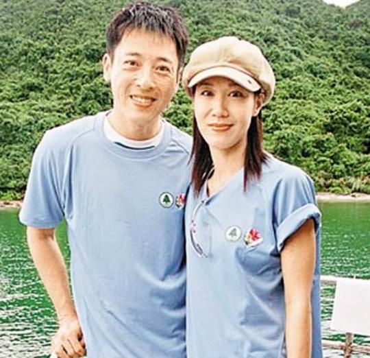 麦景婷也是一位香港女艺人,她比吕颂贤大4岁.