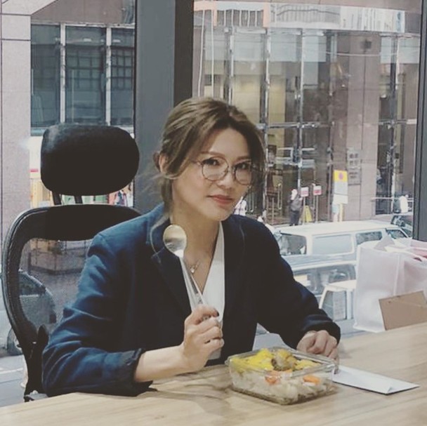 【#康子妮转行卖保险养家# 】