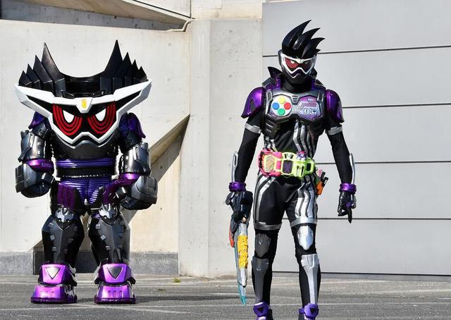 永梦就能改写丧尸卡带的骑士槽,并让檀黎斗失去了能变成假面骑士的