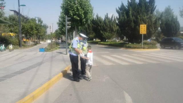 陕西渭南一小朋友五一劳动节里送出最美好的礼物