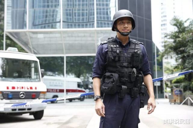 演警察最真的4位演员 前三位都是演的 只有他曾经就是真警察 军事资讯 八戒游戏