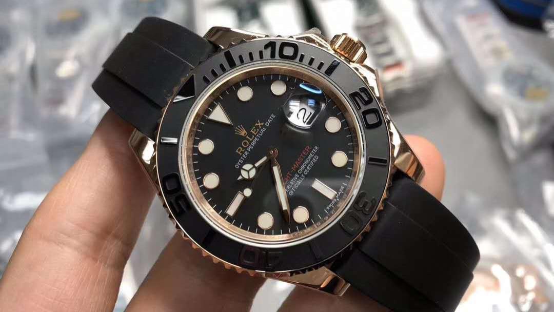 广州暴雨捡到一箱手表，钟表师却说这些都是顶级的复刻表，尴尬