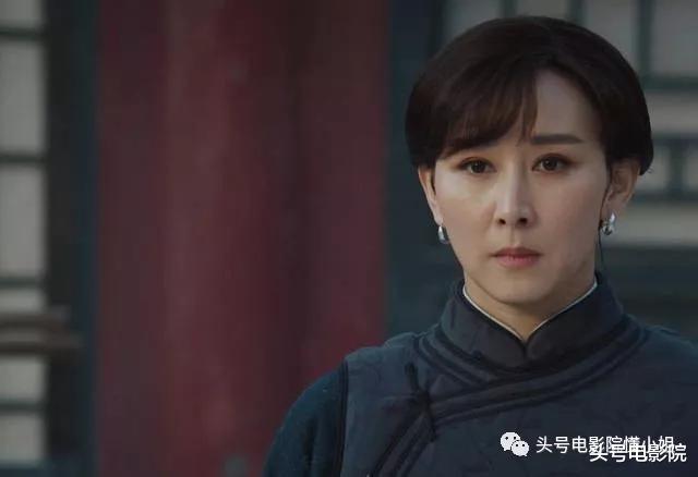 《新世界》热播的同时,另外一部胡静主演的电视剧《决胜法庭》也开播