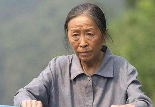 张少华自称年轻时是校花,一开始不信,照片一出惊艳众人