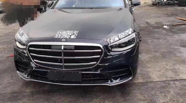 全新奔驰S实车来了，只是看着辣