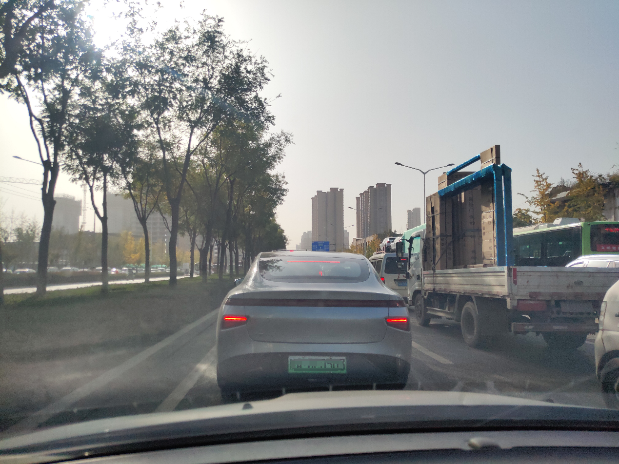 遛弯儿路上偶遇小鹏P7，可能是