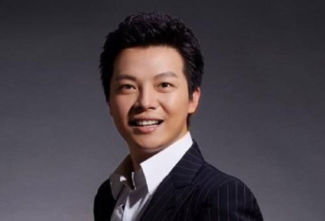 央视名嘴任鲁豫:妻子是富二代,年轻貌美资产过亿,儿子