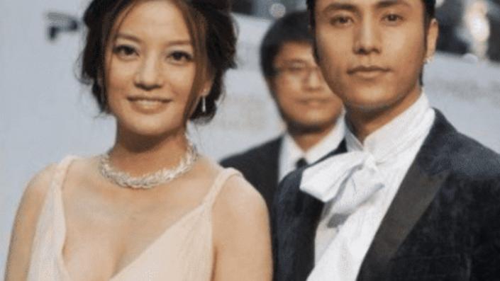 赵薇|当44岁赵薇撞上49岁范文芳，网友：果然还是自然老去的脸看着顺眼！