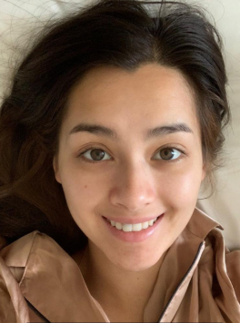 【港姐冠军谢嘉怡贴素颜大头照，