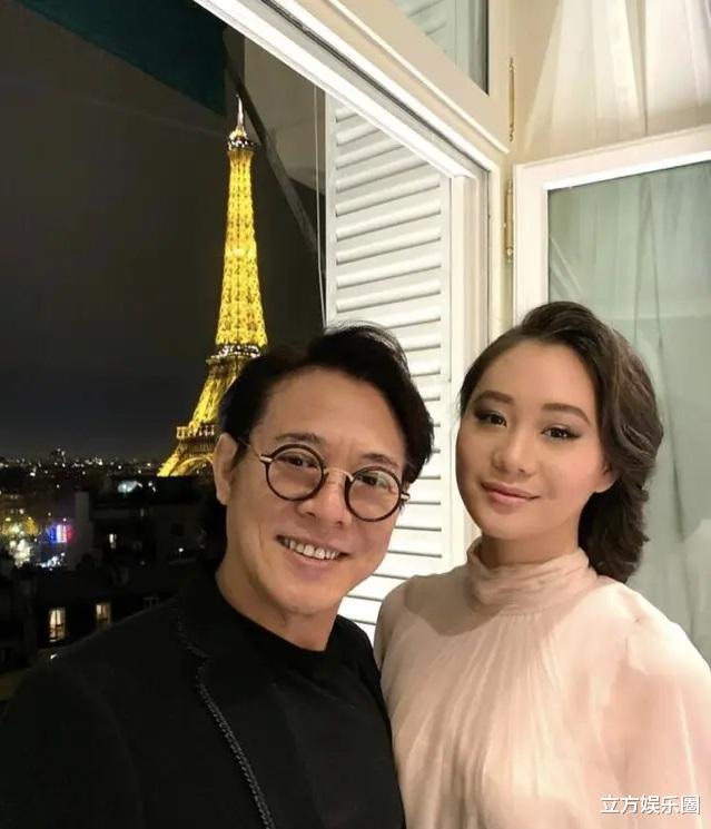 57岁李连杰晒照庆生,妻子利智罕见甜蜜出镜,网友:两人都老了