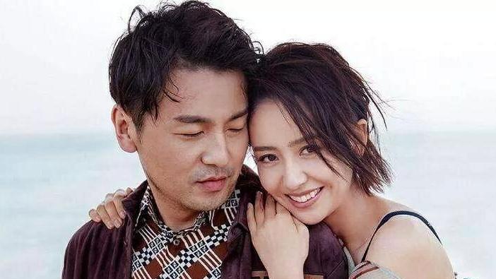 饭后雷佳音被曝与女生勾肩搭背，网友：结了婚就该收敛一点了
