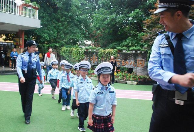 警察为什么抓罪犯一定要鸣笛 不怕坏人逃跑吗 说出来你可能不信 体育资讯 娱乐新闻网