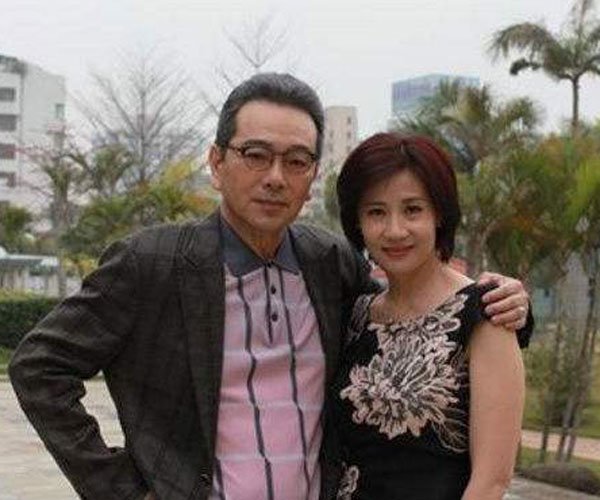 63岁张晨光老婆,原来这么漂亮,隐瞒18年很少有人熟悉!