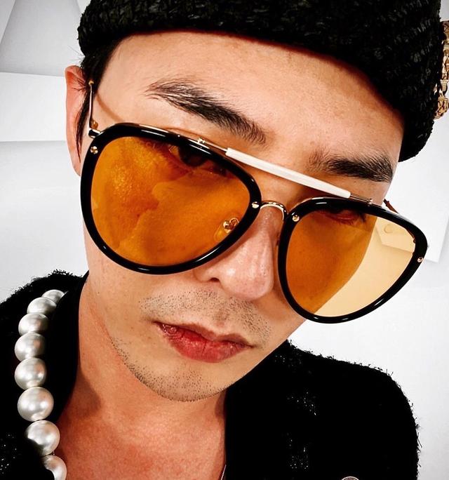 权志龙超牛回归,王者排场破纪录!穿chanel一刊三封a炸镜头