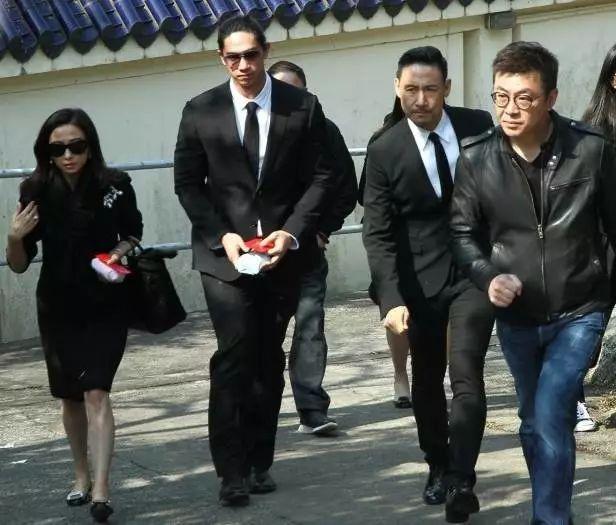 许晋亨好友低调再婚,三个儿子却全部缺席,演员前妻受访曝原因