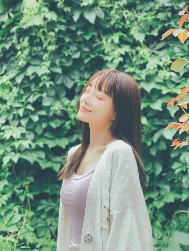 李小璐化身“花姑娘”出镜，颜值