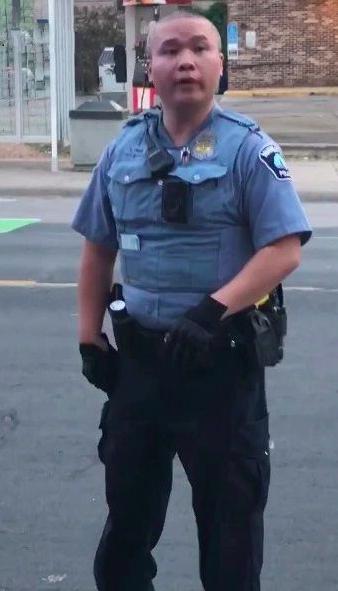 美国 黑人之死 案件中 那个涉事亚洲面孔的警察到底是谁 国际资讯 娱乐新闻网