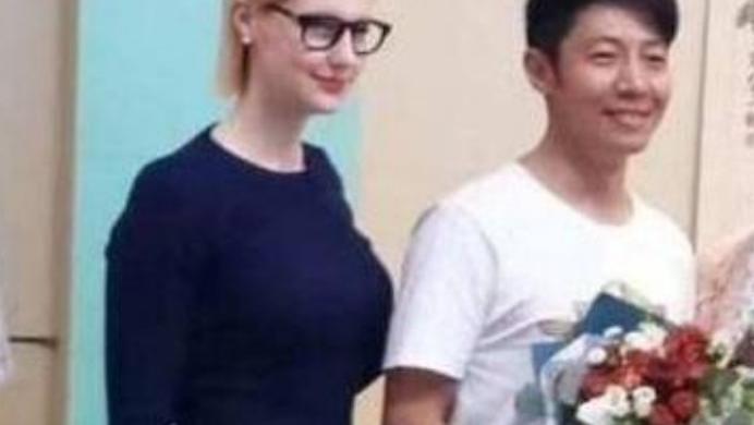 [撒贝宁]撒贝宁结婚3年老婆身体变化巨大， 网友： 外国媳妇“保质期”太短了！