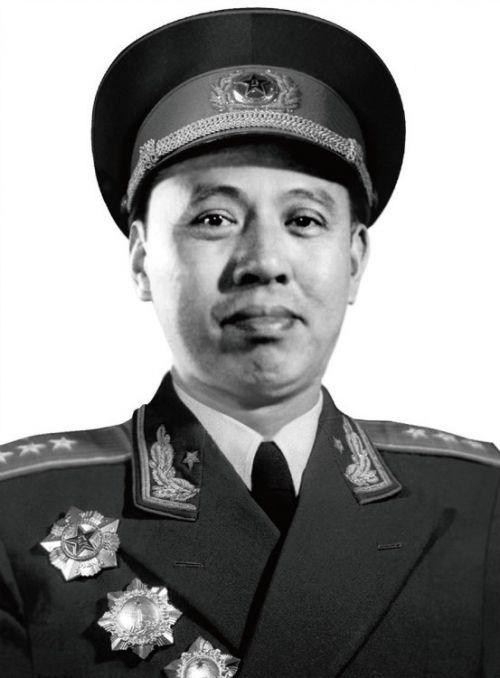 陈伯钧上将是黄埔六期生。
19