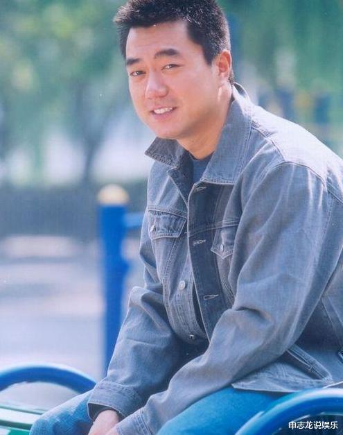 1998年,30岁"大棍子"董勇,只剩下10元钱,靠"香妃"养一个月
