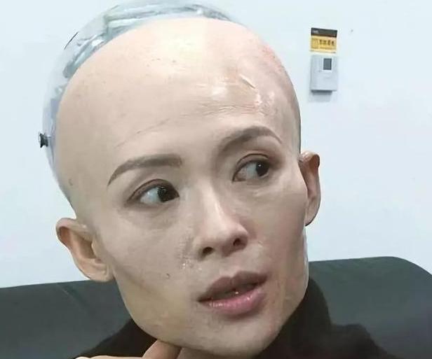 郑爽,虽然这张照片看上去是被网友处理过的,但看上去郑爽的颜值还是