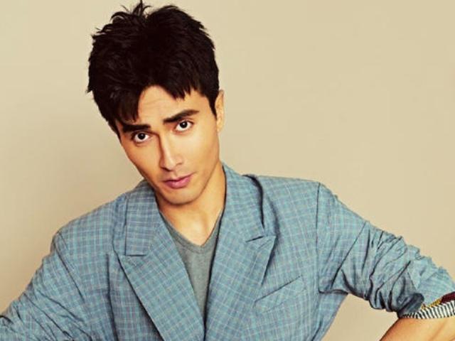 《三生三世枕上书》东华帝君高伟光,29岁大学毕业,37岁逆袭