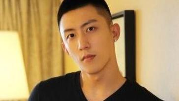 肖战|肖战晒健身照，手臂肌肉越来越粗，粉丝却担心他成下一个吴磊